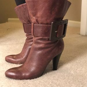 Jessica Simpson ‘Makan’ Boots